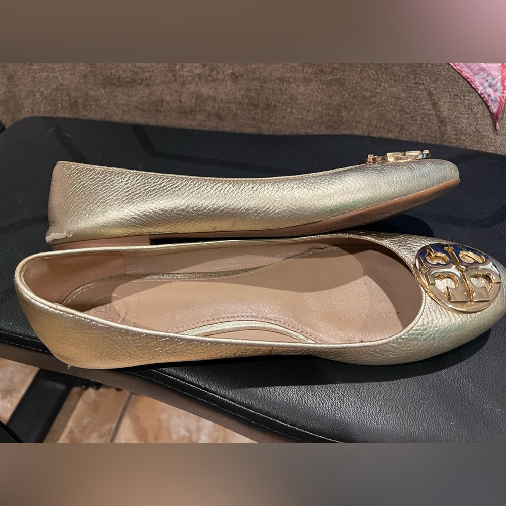 Tory Burch Gold Ballet Flats with Logo Medallion, size 10.5 - Picture 8 of 10